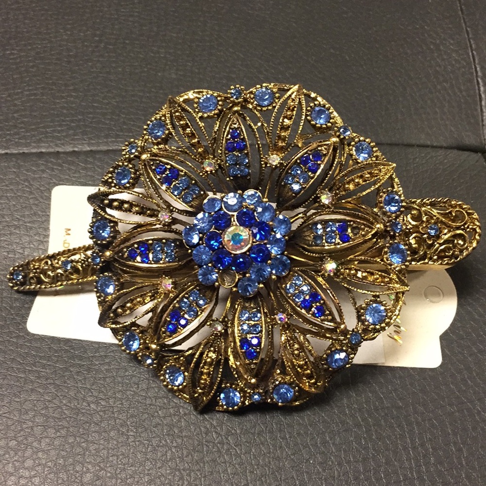 Bridal hair clip for wedding